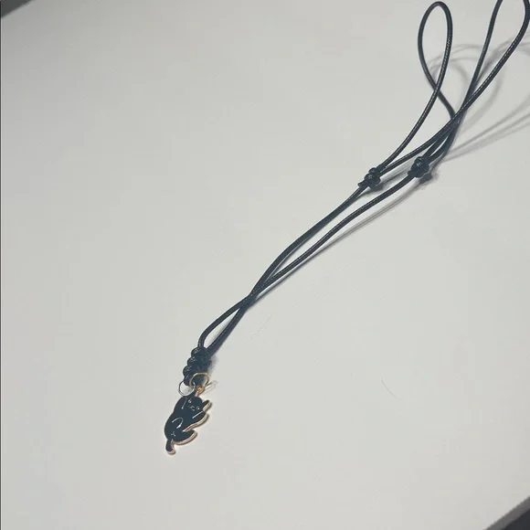 Elegant Black Cat Pendant Necklace - Picture 3 of 4